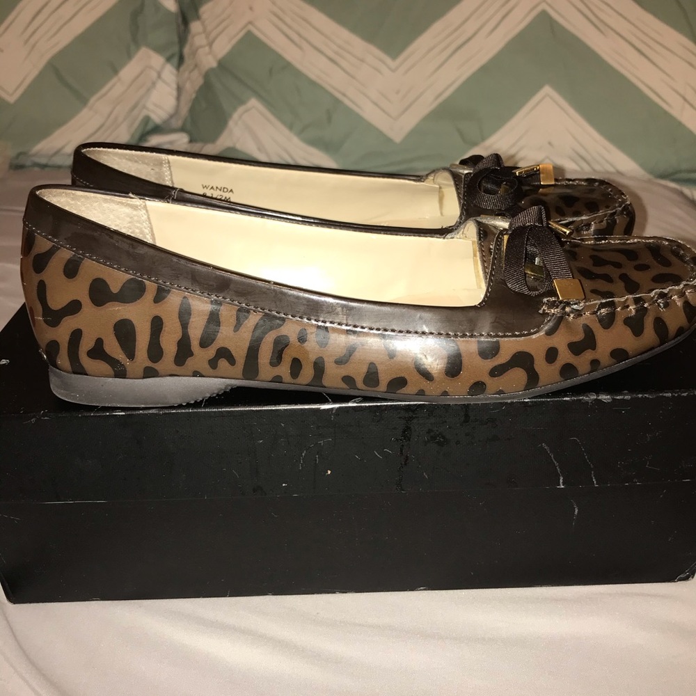 Ellen Tracy Brown Flats